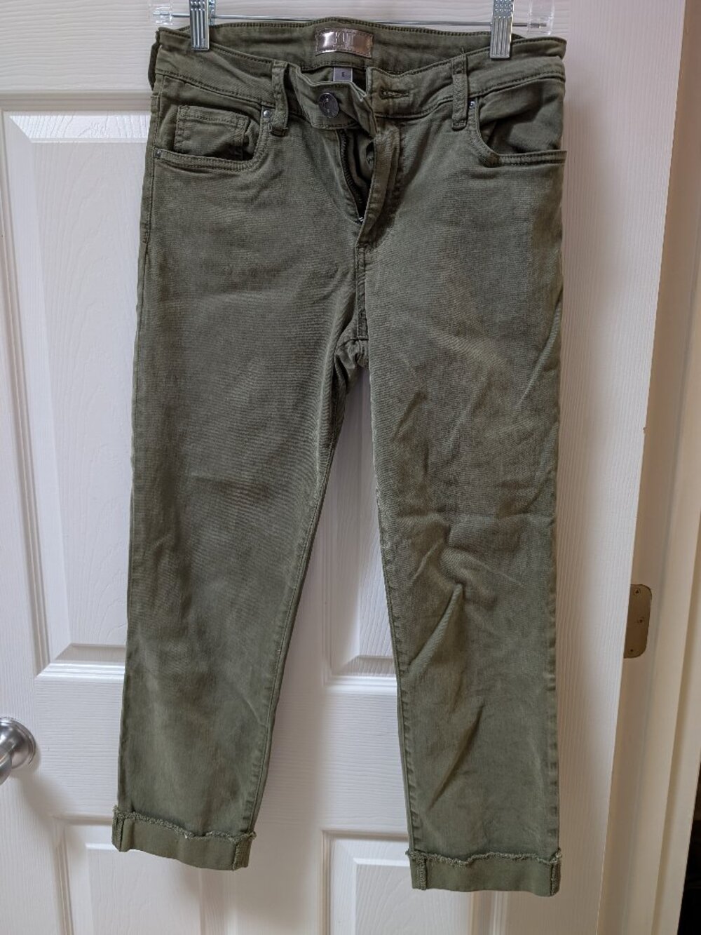 Green capri/crop pants
